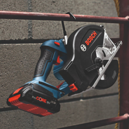 Bosch GKM 18V-50 Professional Scie circulaire portative sans fil pour le métal 18 V 136 mm Brushless + 1x batterie 4,0 Ah + chargeur + L-Boxx